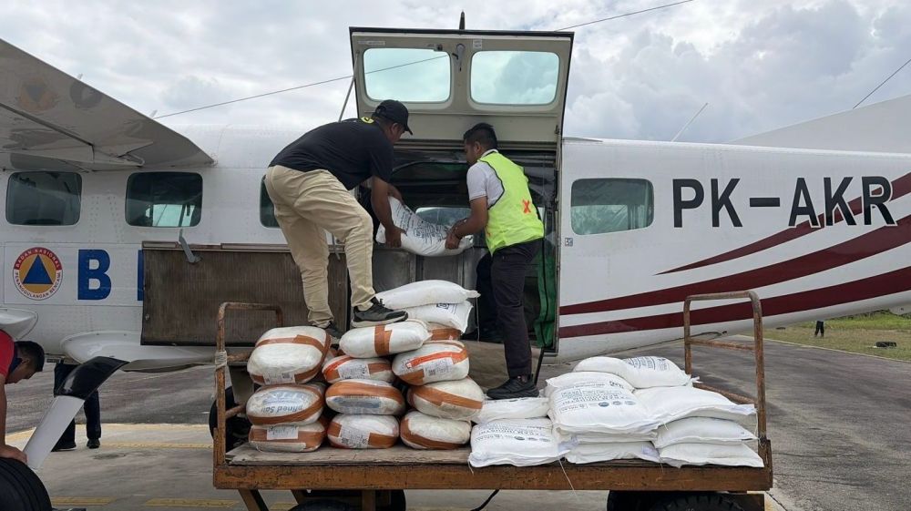 OMC terus digesa, 15 ton garam disebar untuk pancing hujan di langit Riau (foto/int)