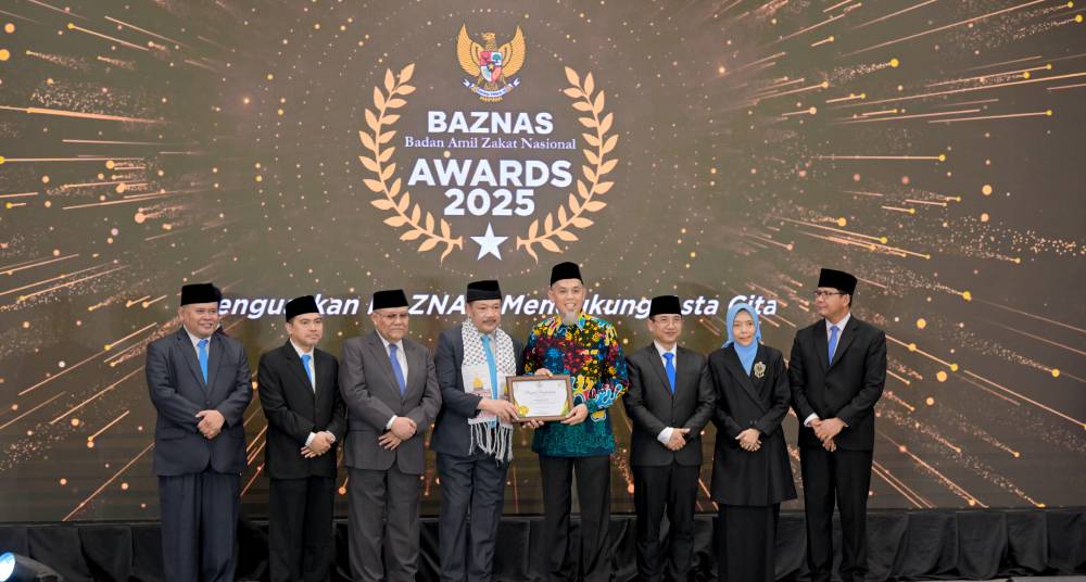 Walikota Dumai, Paisal meraih penghargaan Baznas Awards 2025 (foto/Bambang)