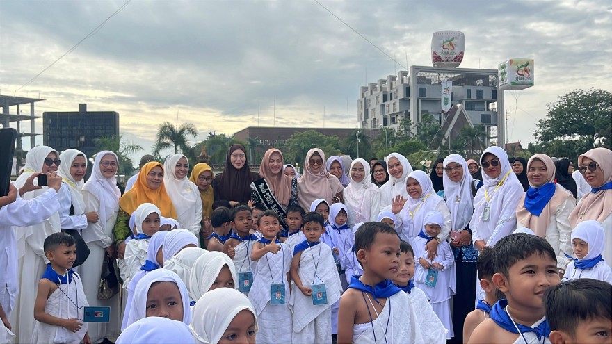 Tanamkan nilai spiritual sejak dini, ribuan anak TK di Pekanbaru ikuti manasik haji bersama Ketua TP PKK (foto/dini)