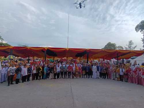Wakil Bupati Pelalawan, Husni Tamrin, mengapresiasi Pekan Seni Budaya Riau Kompleks yang digelar PT RAPP. (Foto: Andi Indrayanto)