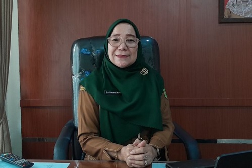 Kepala SMAN 9 Pekanbaru, Darmina MPd.(foto: mcr)