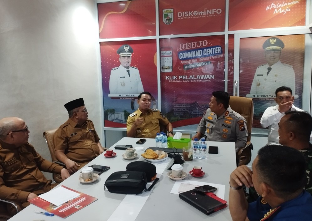 Wakil Bupati Pelalawan, Husni Thamrin ikuti rapat monitoring penanganan Karhutla Nasional (foto/Andy)