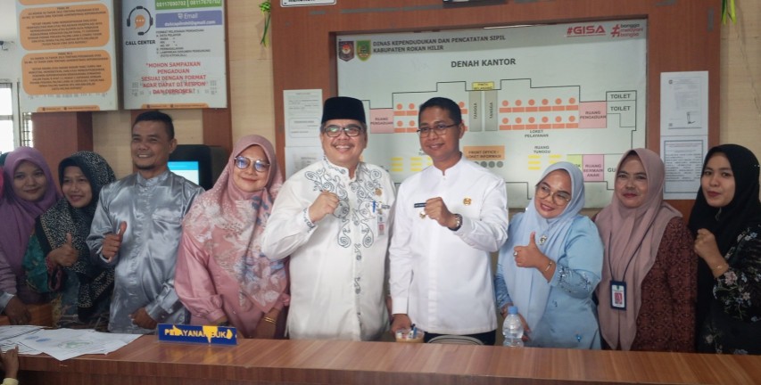 Pelayanan Disdukcapil Rohil terus ditingkatkan demi kenyamanan masyarakat (foto/Afrizal)