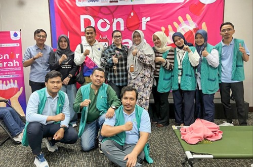 Kegiatan donor darah MTXLSMART di Medan untuk anak-anak penderita kanker.(foto: istimewa)