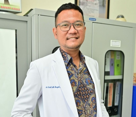 Dokter Spesialis Saraf Divisi Pembuluh Darah dan Neurointervensi RSUD Arifin Achmad dr Daril Al Rasyid, Sp.N, FINA.