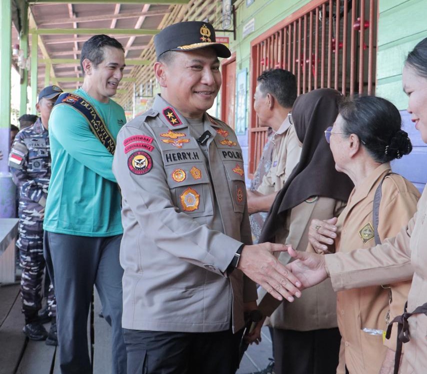 Kapolda Riau, Irjen Pol Herry pimpin cooling system di Panipahan, Rokan Hilir (foto/int)