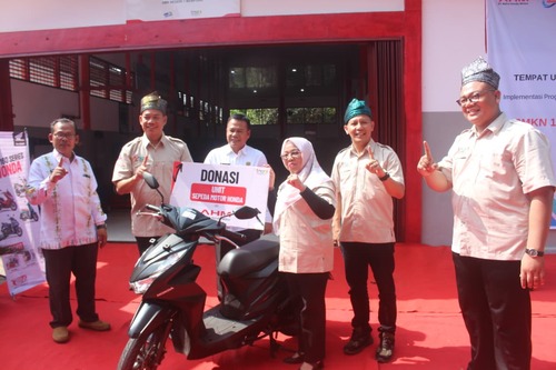 Capella Honda meresmikan kenaikan status jurusan TBSM di SMK Negeri 1 Mempura menjadi Grade A+ (TUK). (Foto: Istimewa)