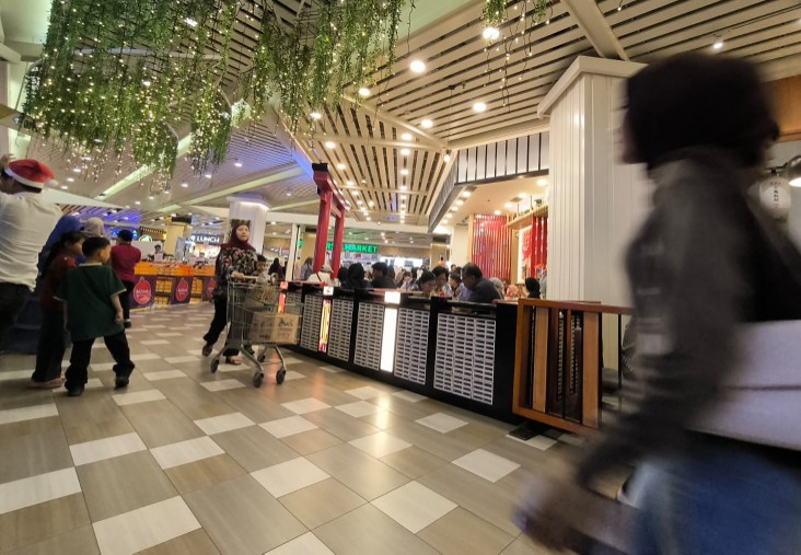 Warga pilih liburan di dalam kota, pusat perbelanjaan Pekanbaru ramai (foto/MCR)