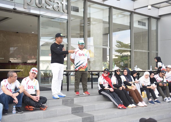 BRK Syariah menutup rangkaian Pelatihan, Evaluasi, dan Monitoring Funding Officer Tahun 2026 Wilayah Riau Daratan dengan praktik lapangan di kawasan CFD Pekanbaru, Minggu (1/2/2026).