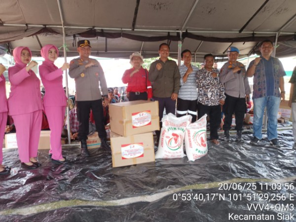 Dalam rangka memperingati Hari Bhayangkara ke-79, Kepolisian Resor (Polres) Siak menggelar kegiatan bakti sosial di lingkungan PT SSL, Jumat (20/6/2025).