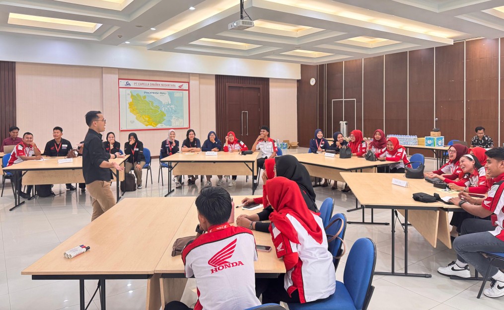 CDN) selaku Main Dealer sepeda motor Honda Riau kembali gelar training ke Frontline People Honda (foto/ist)