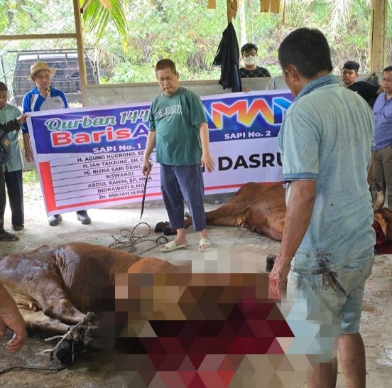Ketua Umum Barisan AMAN Kota Pekanbaru, Ian Tanjung, laksanakan kurban di Peternakan RBI farm (foto/ist)