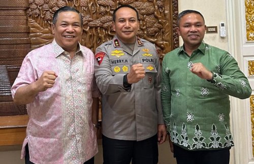 SF Hariyanto, Kapolda Riau dan Abdul Wahid.(foto: int)