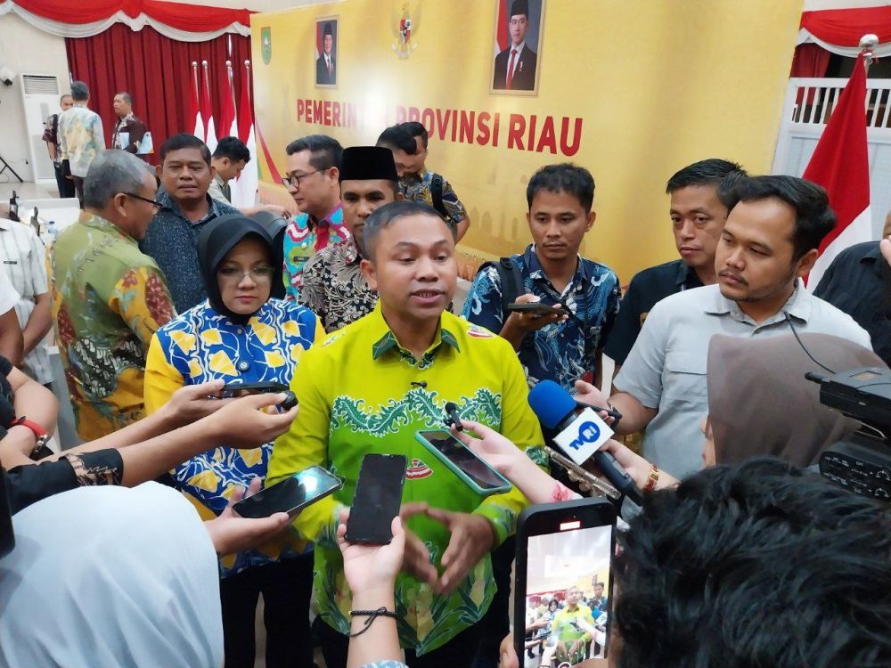 Gubernur Riau, Abdul Wahid dilibatkan perusahaan swasta untuk perbaikan jalan (foto/MCR) 