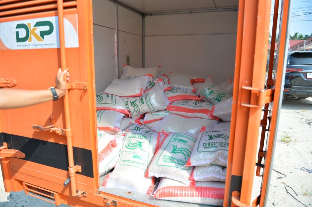 Ilustrasi paket sembako disalurkan untuk warga Meranti Pandak, Pekanbaru (foto/int)