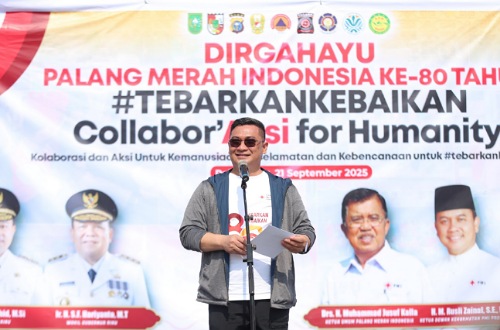 Sekdaprov Riau, Syahrial Abdi saat peringatan HUT ke-80 PMI di halaman Kantor Gubernur Riau.(foto: sri/halloriau.com)