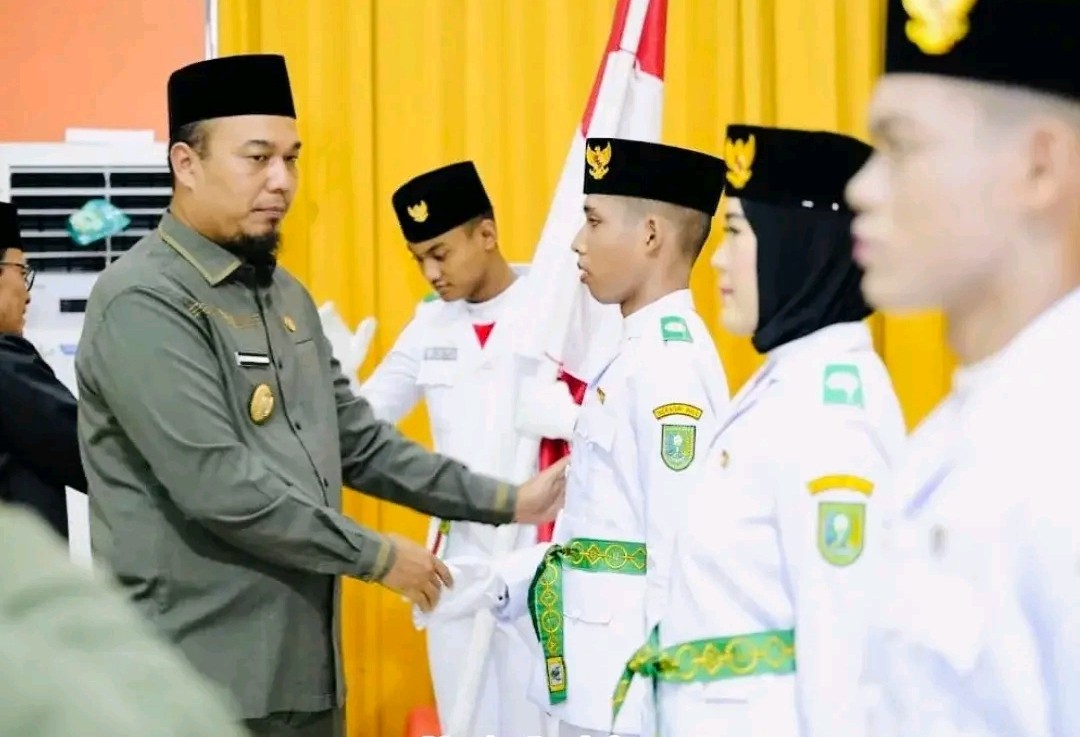 Bupati Ade kukuhkan 30 anggota Paskibraka Kabupaten Inhu tahun 2025 (foto/andri)