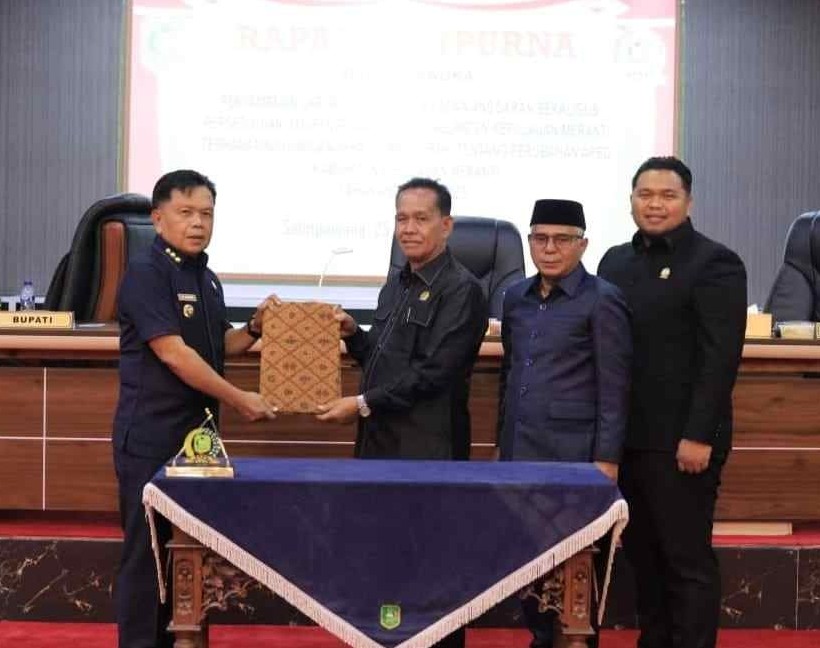 Pengesahan APBD-P 2025 yang berlangsung di Balai Sidang DPRD Kepulauan Meranti, pada Kamis (25/9/2025).