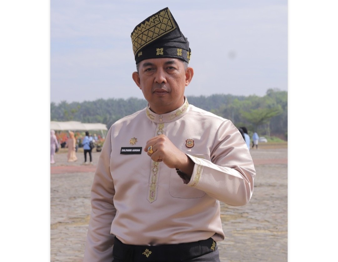 Malam ini mantan Kadinsos Pekanbaru, Zulfahmi Adrian dilantik sebagai Sekda Inhu (foto/dini)