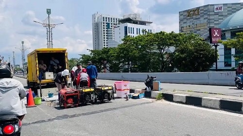 KPK saat memeriksa kualitas flyover simpang SKA Pekanbaru.(foto: int)