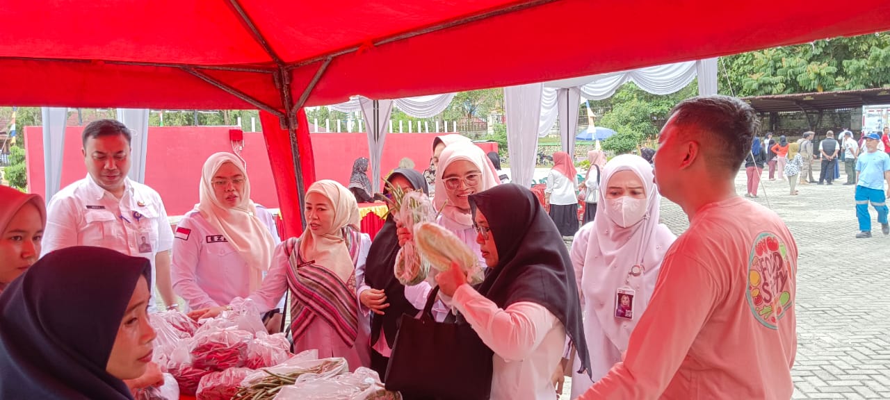 PT Musim Mas mengikuti Gerakan Pangan Murah bersama Pemkab Pelalawan dan Perum Bulog (foto/Andy)