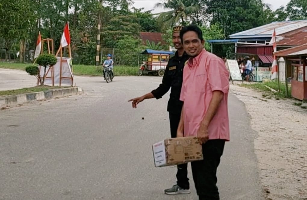 Anggota DPRD Riau, H Abdullah, MPd turut hadir dalam menggalang dana untuk korban bencana alam di wilayah Sumatra (foto/Andy)