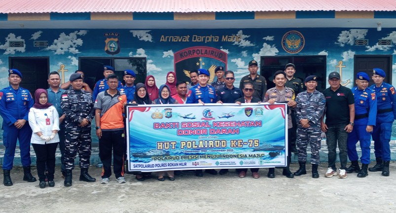 Satpol Airud Polres Rohil menggelar donor darah peringati HUT ke-75 (foto/afrizal)