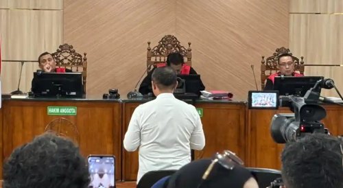 Abdul Wahid bacakan pledoi dan membantah perintahkan pengumpulan uang dalam kasus dugaan korupsi (foto/tribunpku)