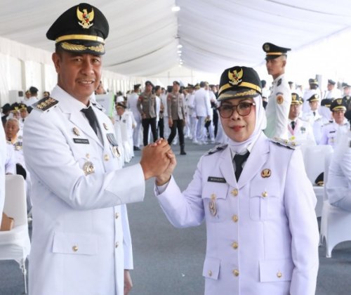 Bupati Kampar Ahmad Yuzar dan Wakil Bupati Kampar Misharti.