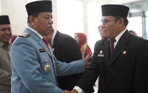 Bupati Kuansing, Suhardiman Amby dan Sekdakab Kuansing, Zulkarnaen.(foto: int)