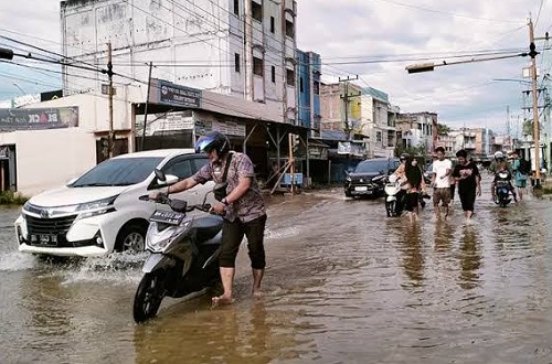 Banjir rob Dumai.(foto: int)