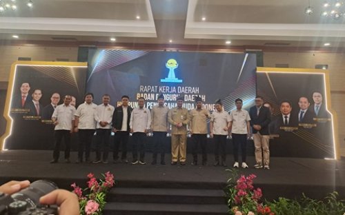 HIPMI Riau menggelar rangkaian kegiatan strategis berupa Rakerda, Diklatda, serta Forum Bisnis 2026 di Hotel Pangeran (foto/riki)