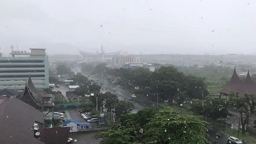 Prakiraan cuaca di Sumbar hari ini.(ilustrasi/int)