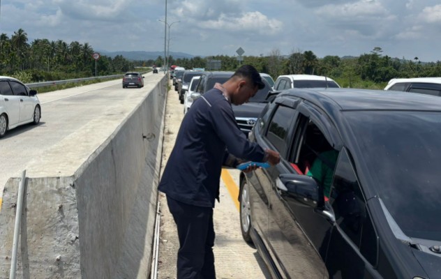 Ilustrasi ribuan kendaraan padati Tol Pekanbaru selama arus balik Lebaran (foto/ist)