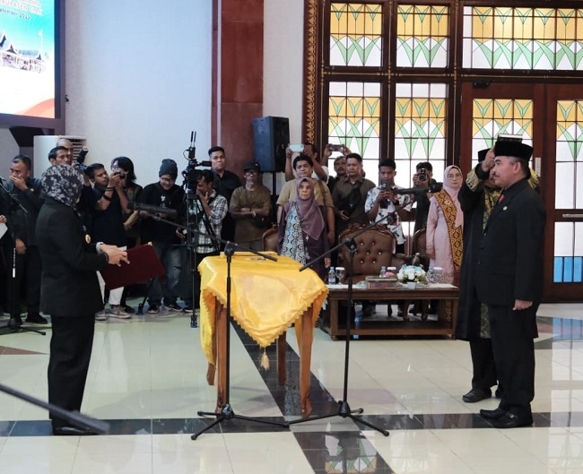 Bupati Siak Afni Z melantik Mahadar sebagai Sekretaris Daerah (Sekda) Kabupaten Siak di Aula Raja Indra Pahlawan, Komplek Kantor Bupati Tanjung Agung, Rabu (24/9/2025).