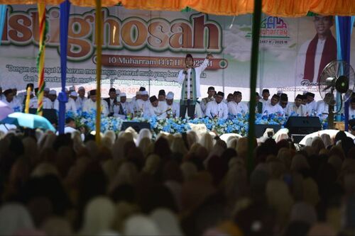 Ribuan warga Inhil menghadiri Gema Muharram 1447 H yang menghadirkan UAS dan Gubri Abdul Wahid. (Foto: Media Center Riau)