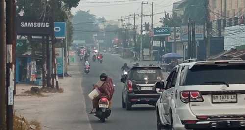 Kota Pekanbaru diselimuti kabut asap pagi ini.(foto: barkah/halloriau.com)