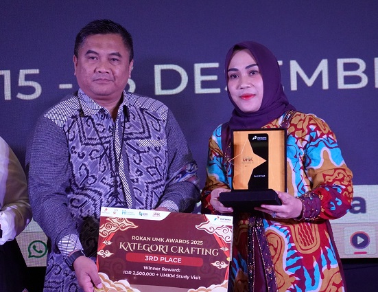 Pertamina Hulu Rokan Zona Rokan menyelenggarakan UMK Award 2025, Selasa (16/12/2025) sebagai bentuk apresiasi dan penguatan kapasitas UMKM binaan di wilayah Riau. Rokan UMK Award merupakan bagian dari Program Pembinaan UMKM PHR Zona Rokan yang berorientasi pada kemandirian dan keberlanjutan usaha. Foto Ist