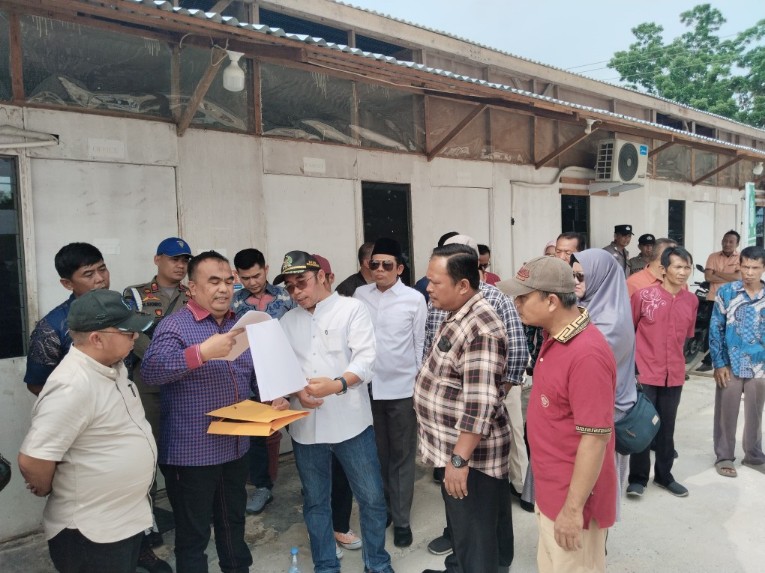 Kunlap ke lahan konflik di Jalan Sudirman, Komisi IV DPRD Pekanbaru kesal dengan BPN Pekanbaru (foto/Mimi)
