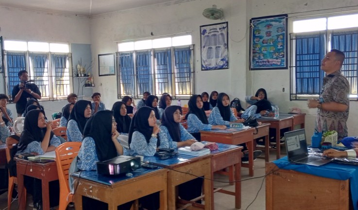 Antisipasi bahaya narkotika di kalangan remaja, BNN lakukan penyuluhan di SMAN 1 Bangko (foto/afrizal)