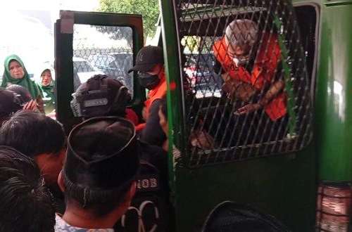 KPK pindahkan Gubernur Riau nonaktif Abdul Wahid dan M Arief ke Rutan Pekanbaru.(foto: tribunpekanbaru.com)