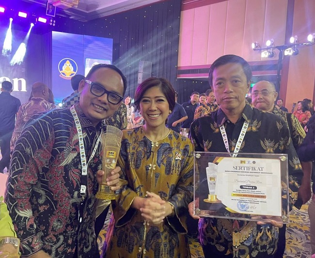 Pemprov Riau kembali menunjukkan komitmennya dalam meningkatkan kualitas komunikasi publik dengan meraih penghargaan bergengsi di ajang AMH Tahun 2025.