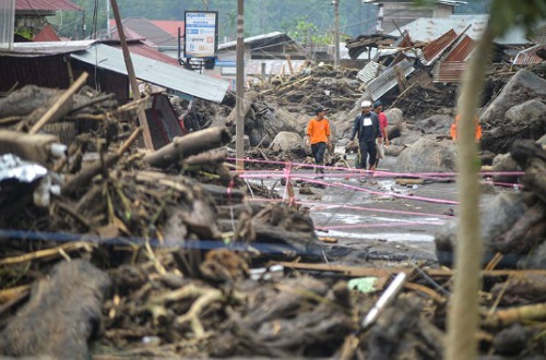 Bencana longsor dan banjir bandang di Sumbar.(foto: int)