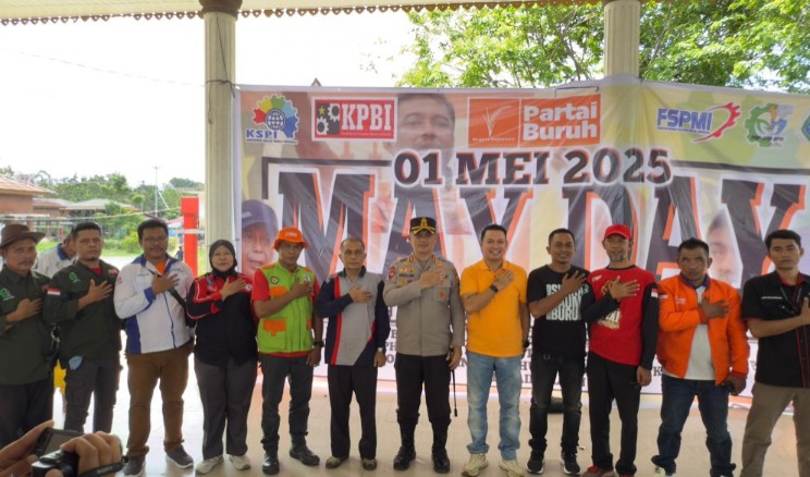 Wabup Husni Thamrin hadiri perayaan May Day 1 Mei 2025 di Lapangan Kreatif Pangkalan Kerinci, Pelalawan (foto/Andy)
