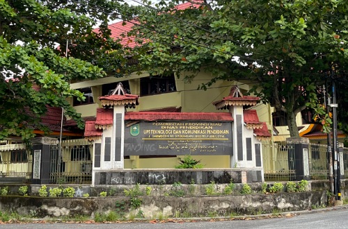 Disnakertrans Riau pindah kantor sementara ke Jalan Sarwo Edhi.(foto: sri/halloriau.com)