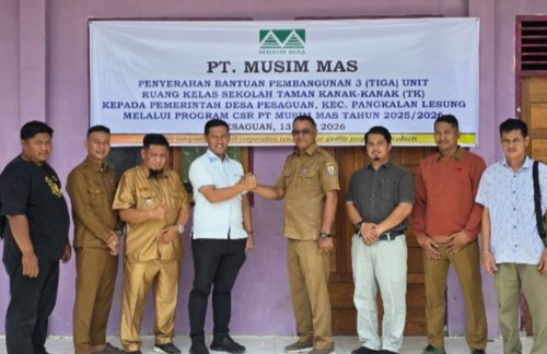 PT Musim Mas melalui program CSR membangun tiga ruang kelas TK di Desa Pesaguan, Pelalawan.(foto: andi/halloriau.com)