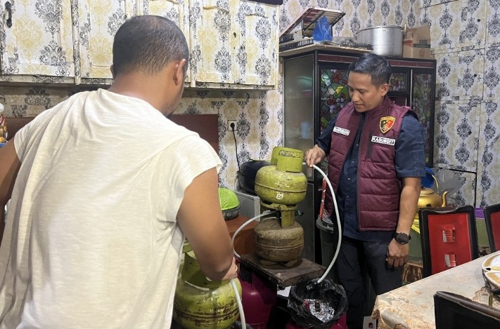 Polda Riau gerebek rumah pengoplos elpiji di Pekanbaru, tiga pelaku diciduk (foto/rri)