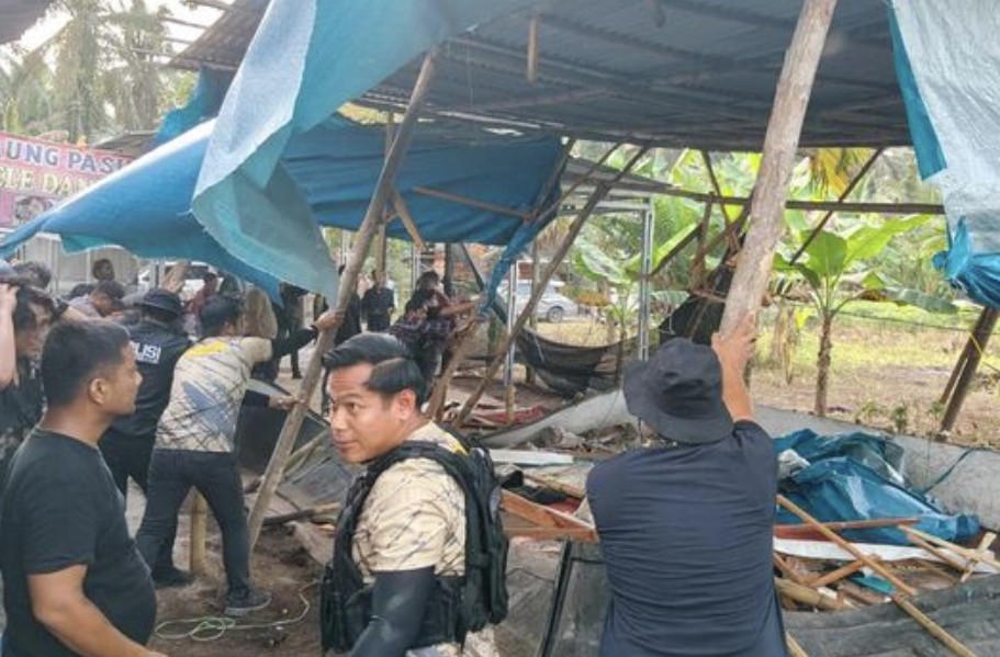 Polisi dan TNI bongkar arena judi sabung ayam di Desa Kualu, Kampar (foto/detik)