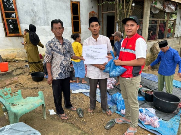 EMP Energi Riau salurkan hewan kurban di sekitar lokasi operasional (foto/Andy)