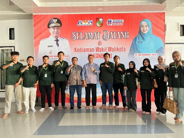Himanistik Fisip Unri bahas infrastruktur dan PKL Jalan Soebrantas bersama Wawako Markarius (foto/Tata)